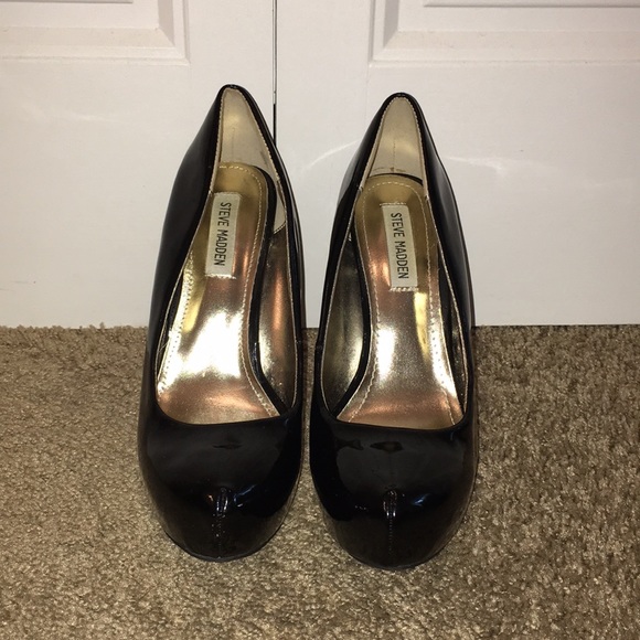 Black Steve Madden Patent Leather Heel - Picture 2 of 6